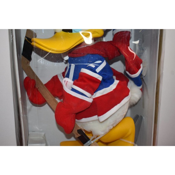 Santa's Best Disney Mickey Mouse Holiday Animation Donald Duck Hockey New In Box - Picture 5 of 13